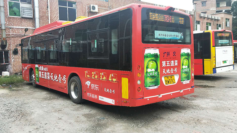 天地一号公交车广告