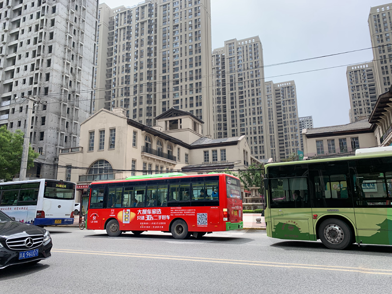 跟着500强品牌投广告系列1：什么样的公交车广告，才是街头的焦点？